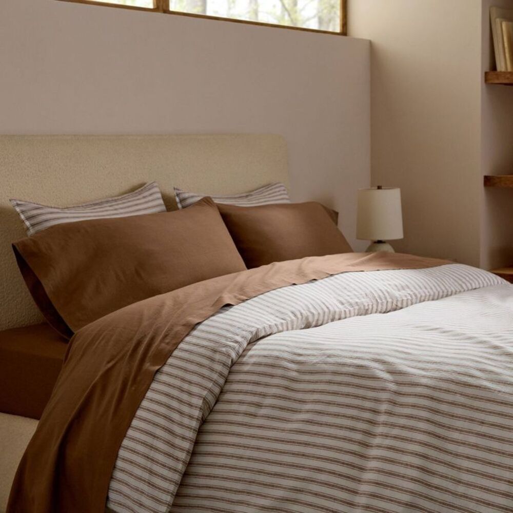 Open Box - Parachute - Queen Relaxed Linen Sheet Set Pecan - Parachute Pecan - Picture 4 of 4